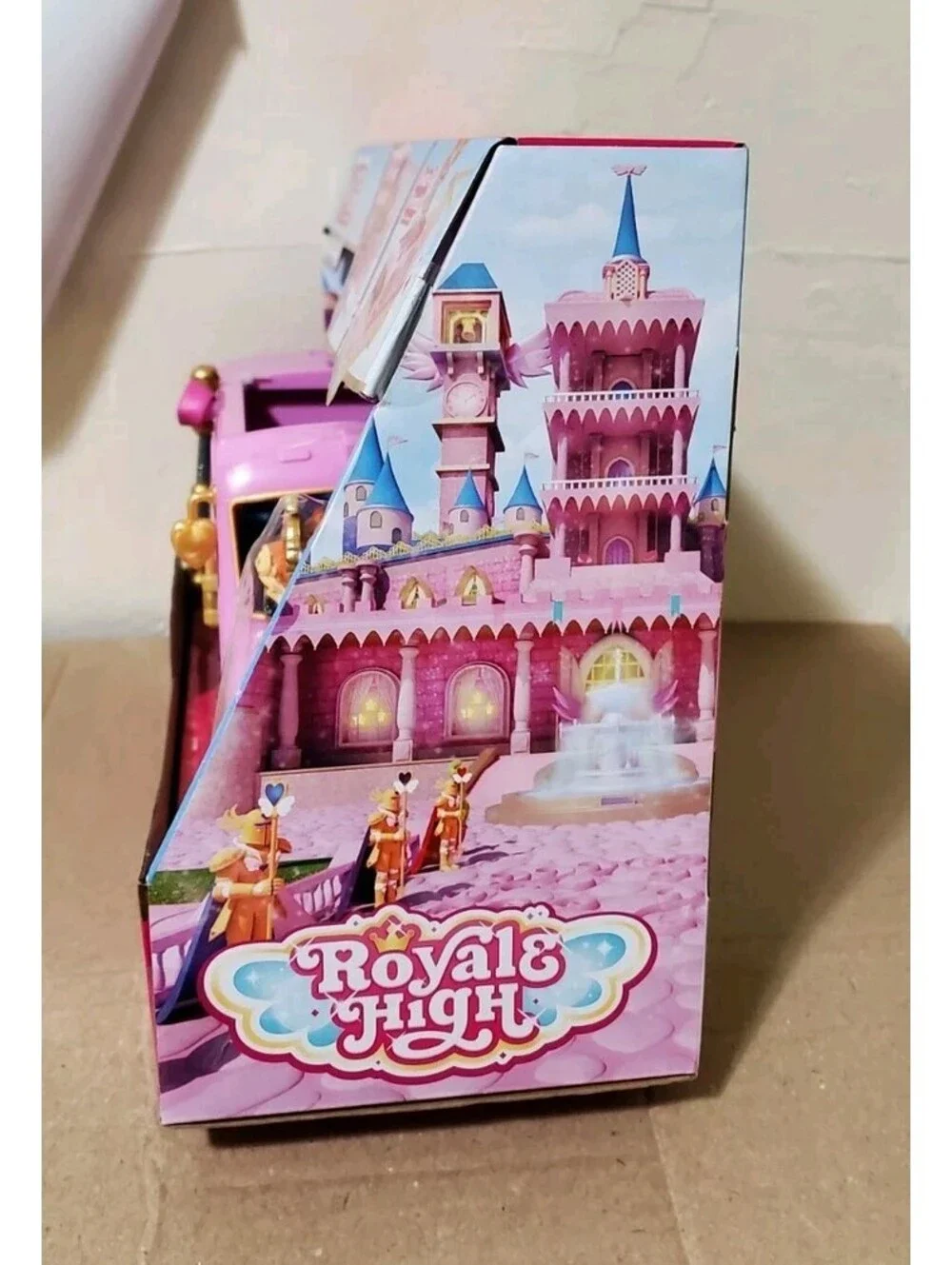Royale High Glam Bus Playset with Exclusive Doll and Virtual Item Code Collectio